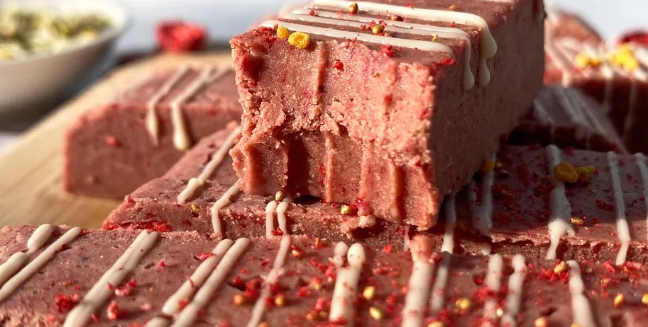 Strawberry chocolate protein bars homemade