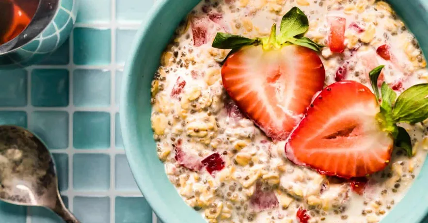 Strawberry overnight oats clean eating