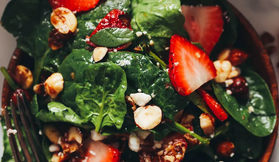Strawberry spinach salad low carb lunch